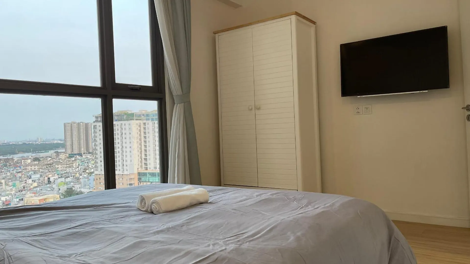 Luxurious 2-Bedroom Apartment District 4 ホーチミン市