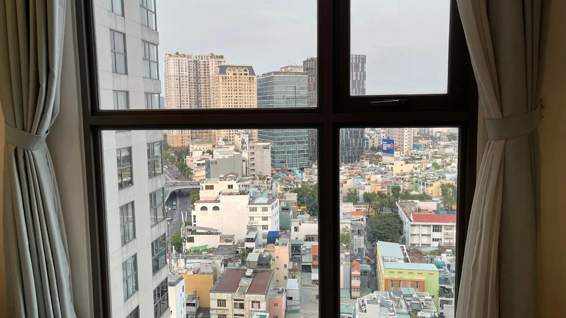 Luxurious 2-Bedroom Apartment District 4 ホーチミン市 ベトナム